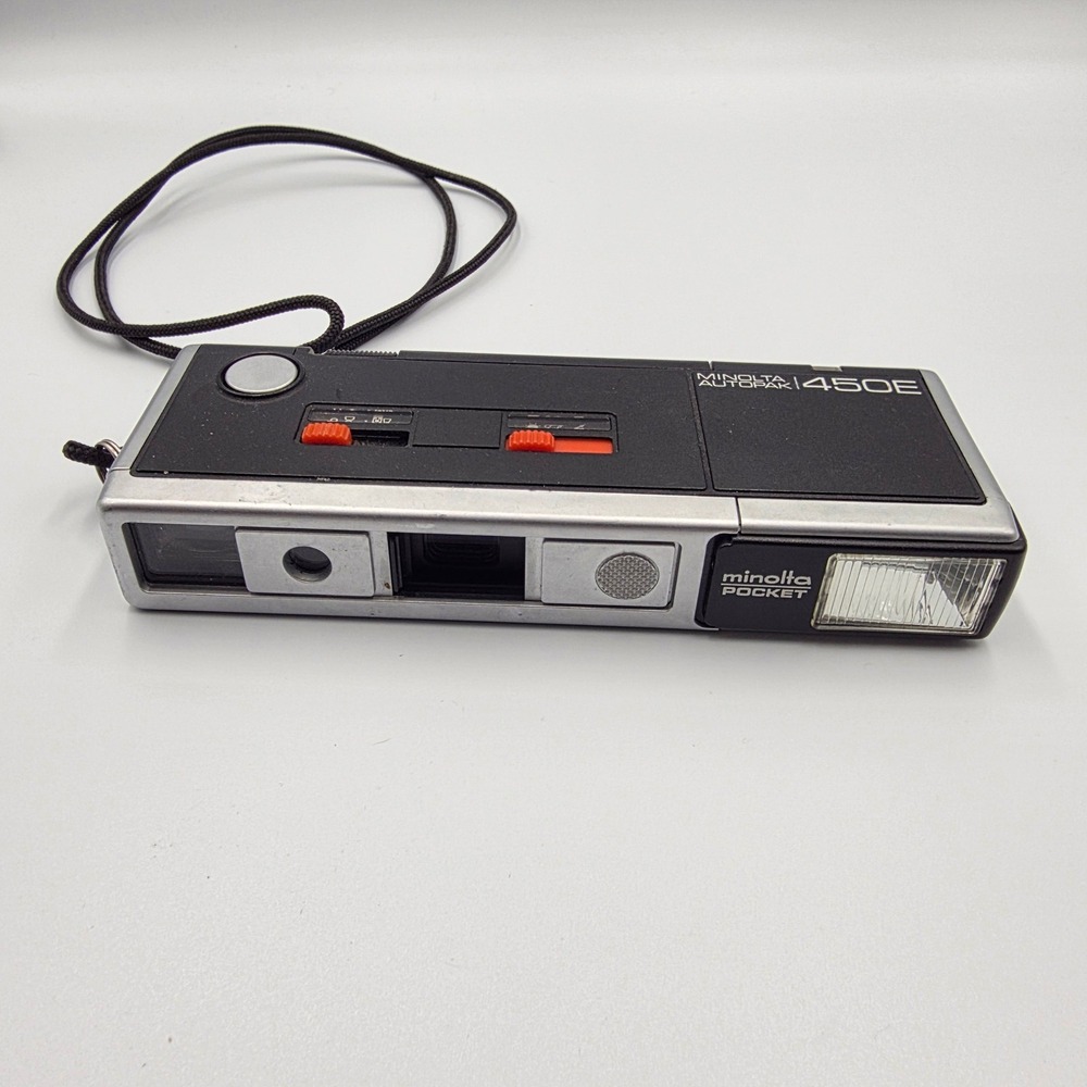 Minolta Autopak 450E Pocket Camera Vintage 110 Film‎ Built-in Flash Black Silver